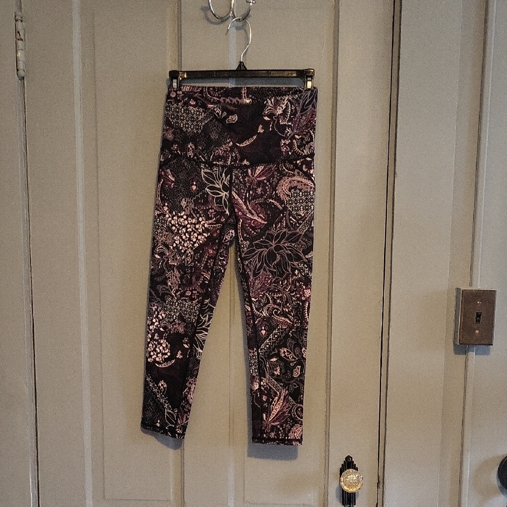 GAIAM Women's Floral Leggings - Purple and Pink